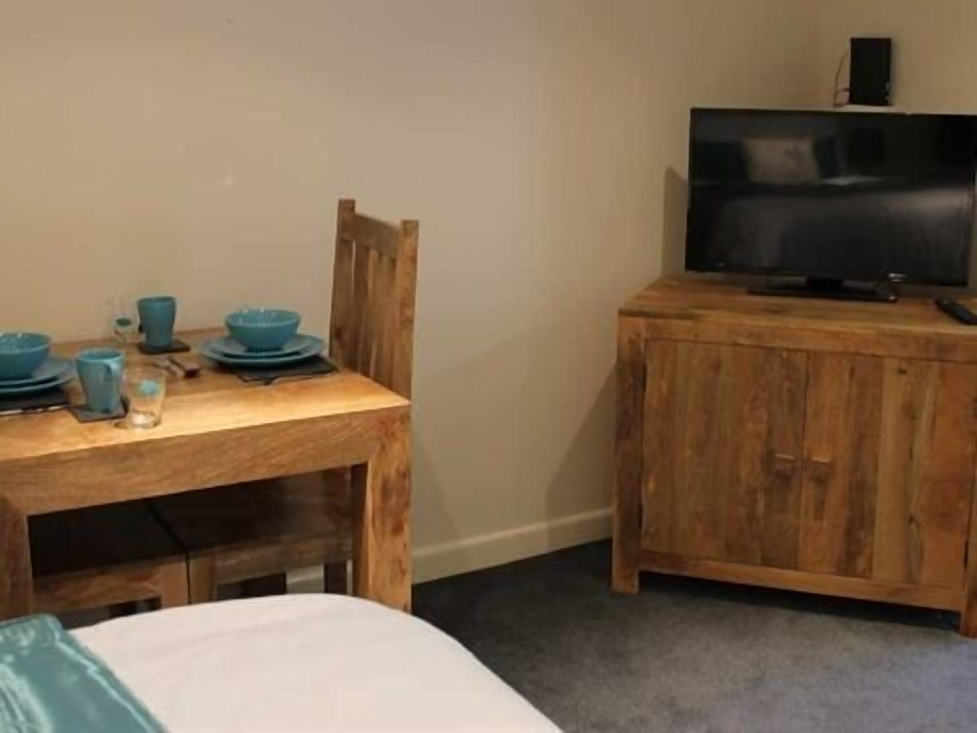 Hotel We Three Loggerheads Gwernymynydd Exterior foto